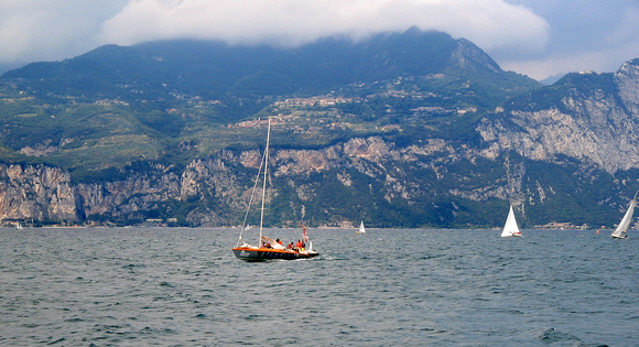 Sailing on Lago di Garda